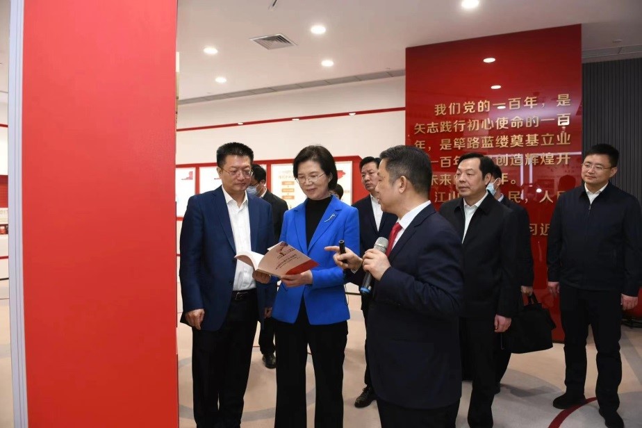 江蘇省委常委、組織部部長沈瑩調(diào)研紅豆2